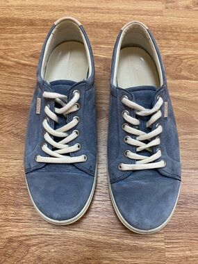 Ecco Soft 7 Lace Up Sneakers in Blue Suede (EU 39 / US 8)